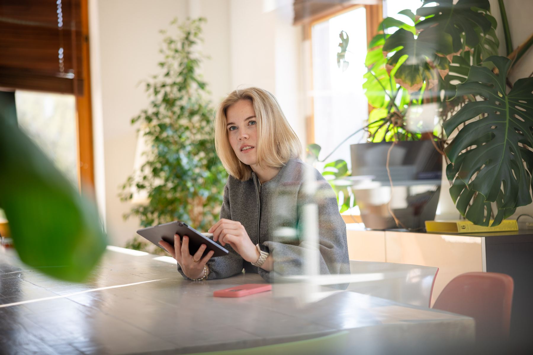 Laureen am Arbeitsplatz